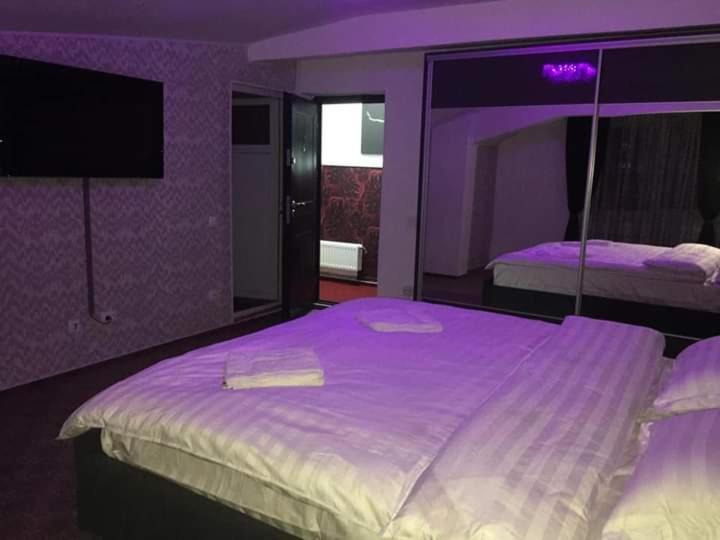 Bed and Breakfast Ely'S Mansion-24H Check-In Bucarest Exterior foto