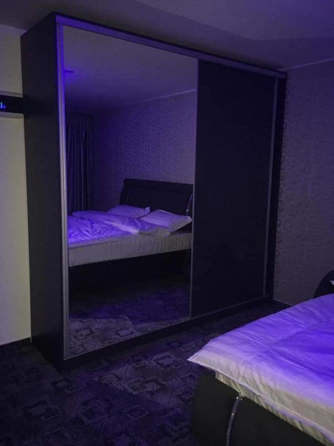 Bed and Breakfast Ely'S Mansion-24H Check-In Bucarest Exterior foto