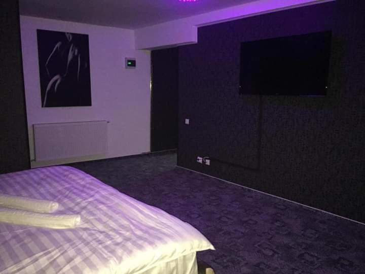 Bed and Breakfast Ely'S Mansion-24H Check-In Bucarest Exterior foto